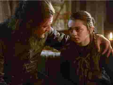 Arya et Ned discutent