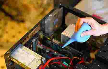 Conseils astuces nettoyage ordinateur seringue bulbe souffle