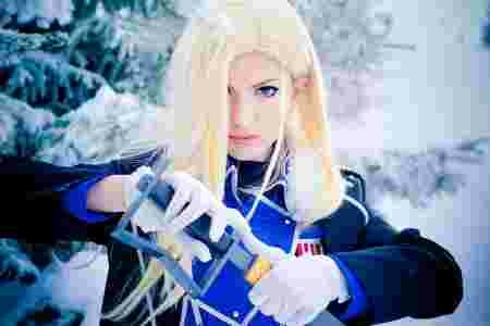 Cosplay inspiré d'animé japonais Fullmetal Alchimist Olivier Mira Armstrong