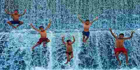 32 merveilleuses photos d'enfants du monde jouant avec...