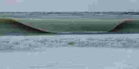 Ces photos de vagues (presque) gelées montrent le nivea...