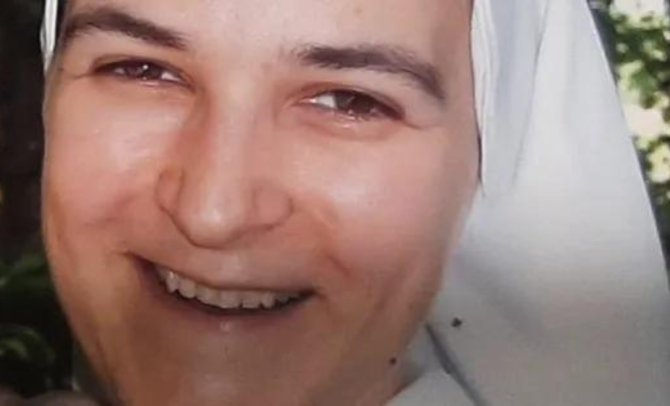 Apres Avoir Passe 20 Ans Dans Un Monastere Elle Decide De Partir A La Reconquete De Son Amour De Jeunesse