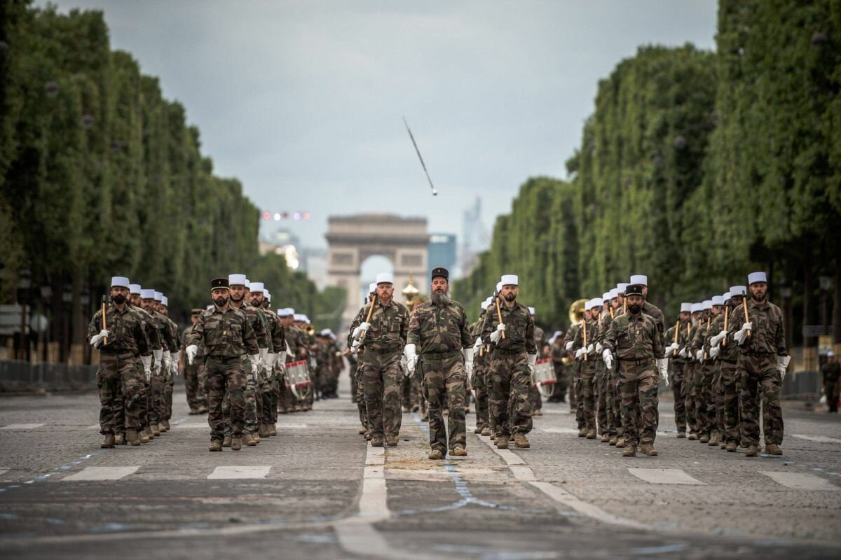 Dl’armée Française Est Uniqueesperate Housewives