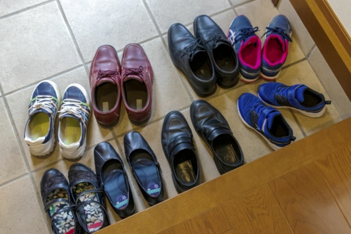 Là Où Nait Le Soleil, On Laisse Les Chaussures Devant La Porte