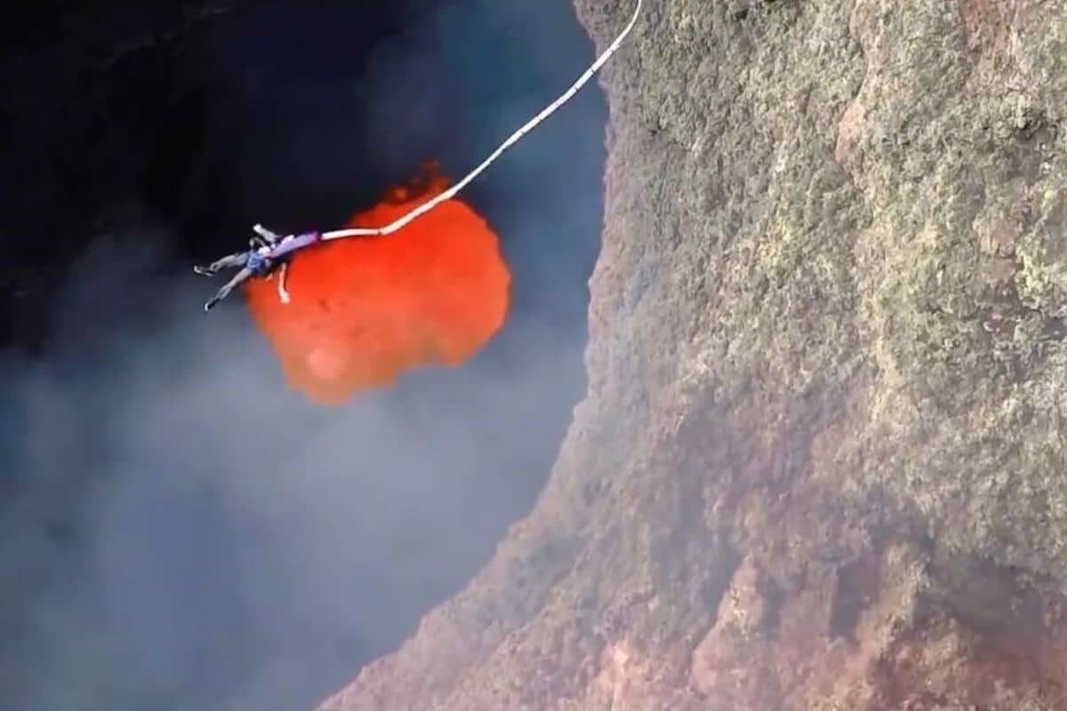Le Saut à L'élastique De Villarica